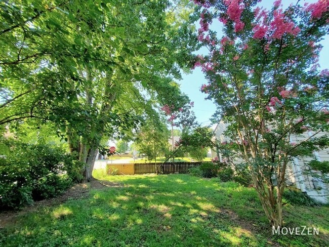 Photo - 2301 Cherokee Ln