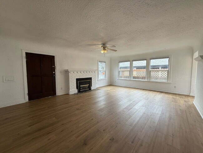 Photo - 777 W 10th Ave