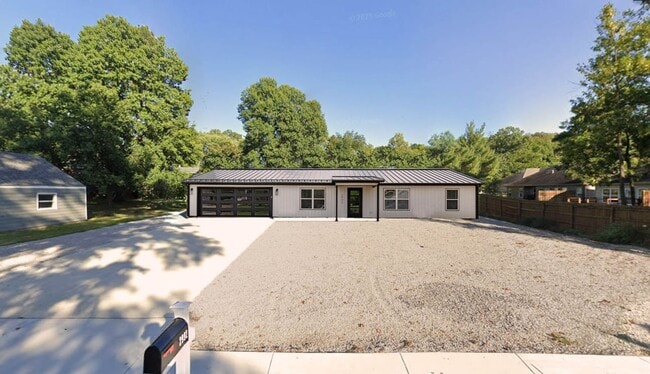 Building Photo - Custom High Effiency Modern Metal Home In Cape