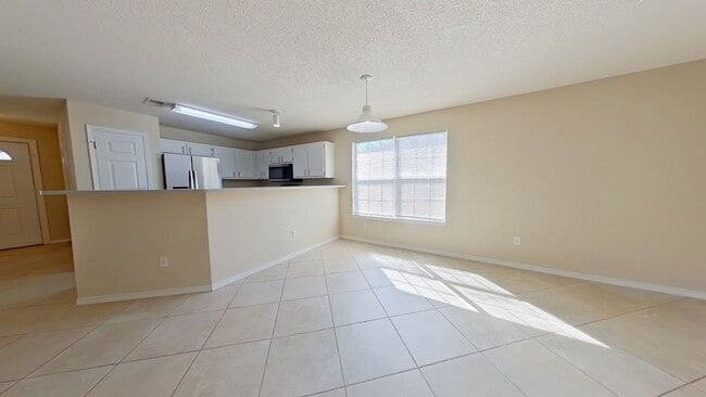 914 Christen Ct