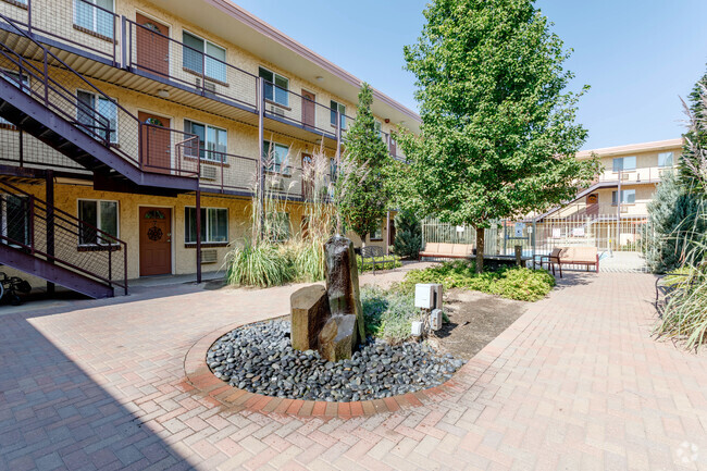 Courtyard - Courtyard at Cherry Creek Rental