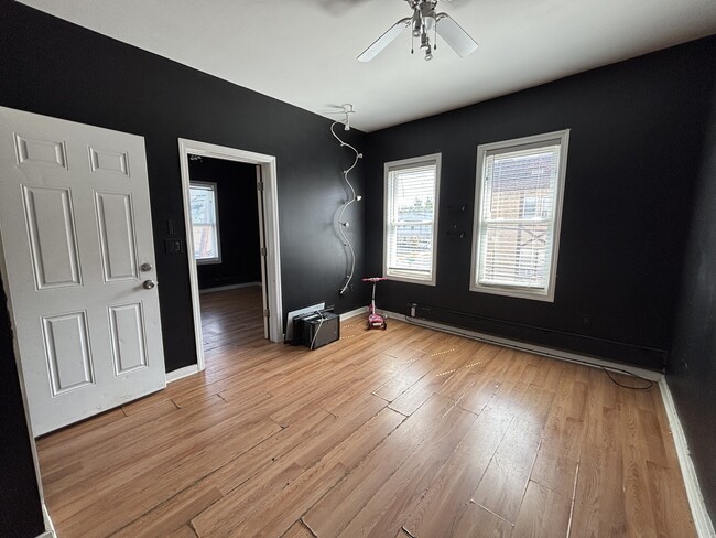 Building Photo - 1401 Lincoln St Unit 2 Rental