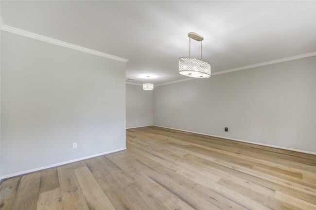 Photo - 5019 Oak Forest Dr