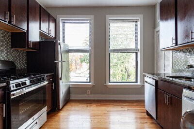 Building Photo - 625 W Oakdale Ave Unit 1