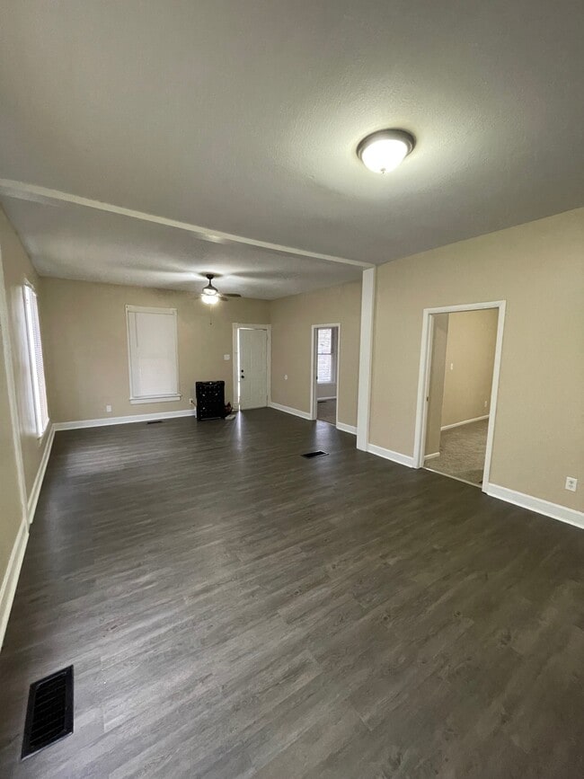 Photo - 427 W 10th St