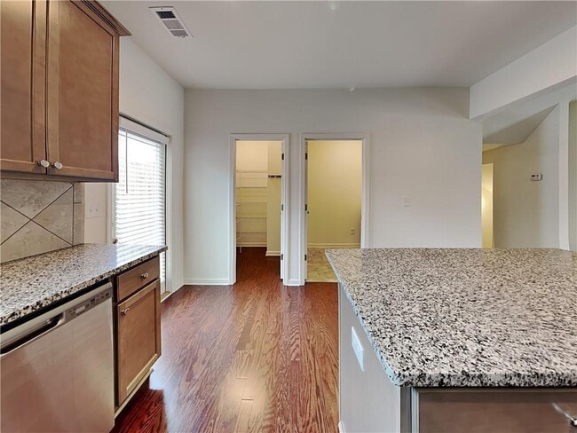 Photo - 975 Society Cir