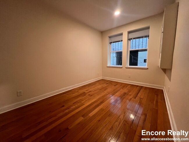 Photo - 123 Sutherland Rd Unit B