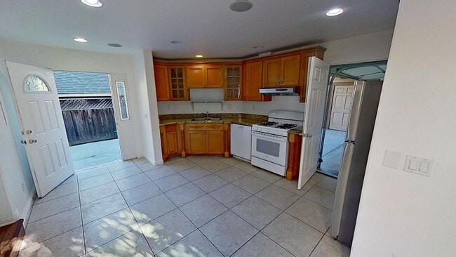 Photo - 415 W De La Guerra St Unit B