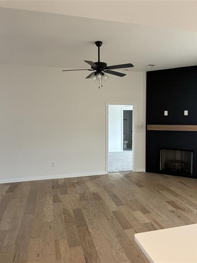 Photo - Beautiful 3 Bedroom, 2 Bathroom Home — Minutes from Fort Campbell and the 101st Parkway