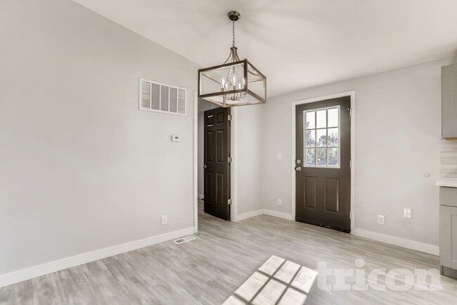 Photo - 1299 Mobile St