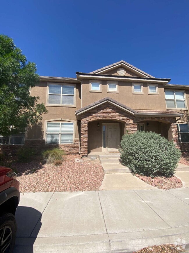 Building Photo - "Charming 3-Bed Townhouse in St. George – ... Unit 275