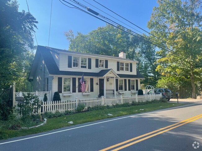 Building Photo - Spacious Updated 3 Family Home