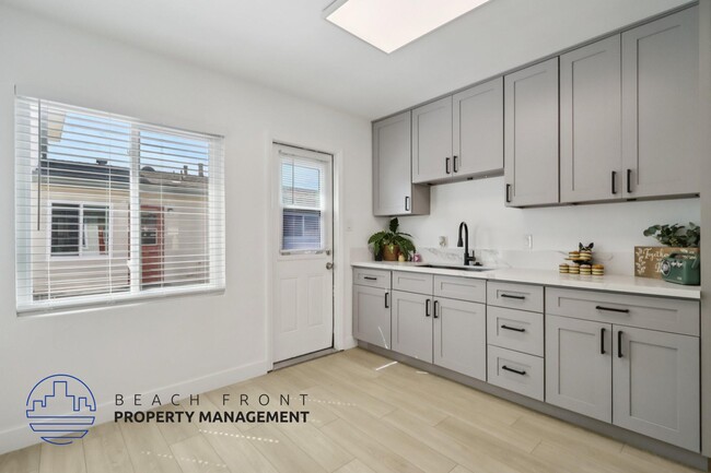 Photo - 5792,5794,5802, 5804 Rostrata Avenue