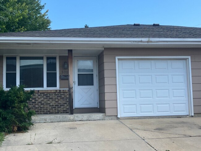 Arneberg Properties - Arneberg Properties Apartment Unit 5905 50th Ave