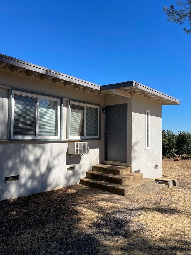 Building Photo - 5519 Paloma Ave Unit PA5519- C