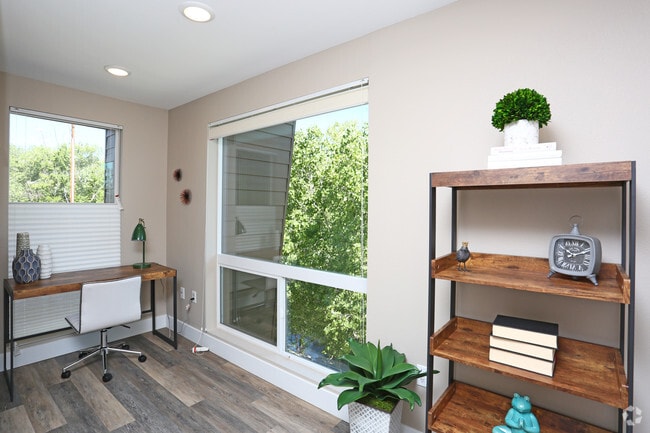 2 Bed, 2 Bath TH Loft area