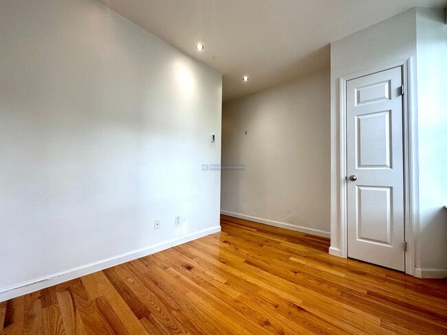 953 Columbus Ave Unit 3N