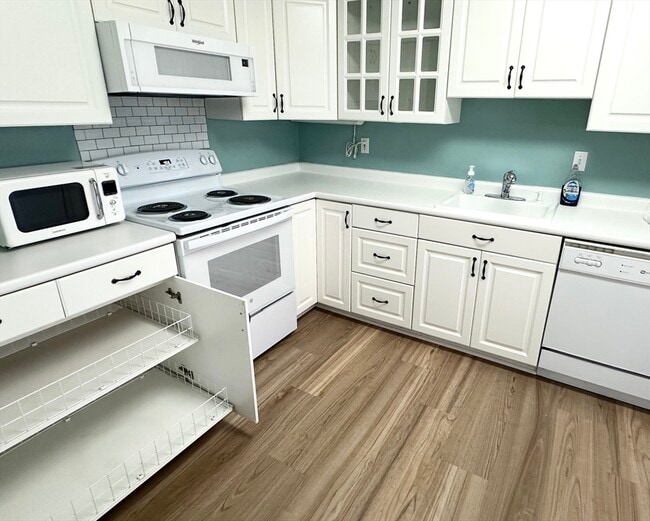 Photo - 2 Hammond Pond Pkwy Unit 4