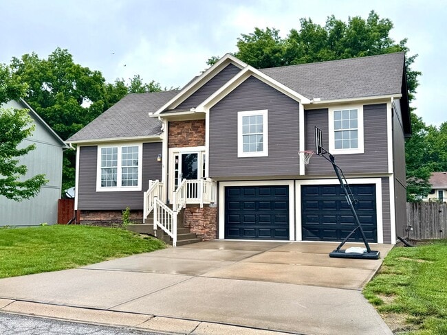 Photo - 930 NW Scenic Dr