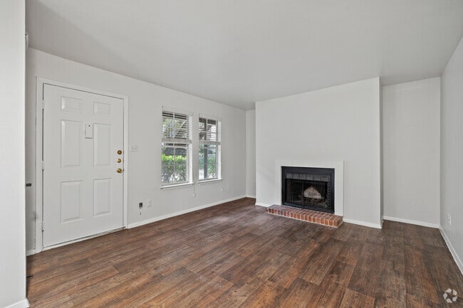 1BR, 1BA - 634SF - Living - Tramor at Cannon Place