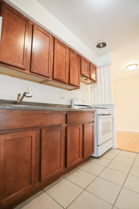 Photo - 1055 W Catalpa Ave Unit 209