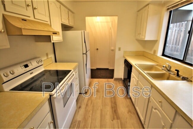 Photo - 7201 W Amity Rd