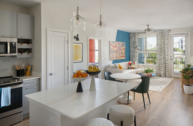 Photo - Aventon Opal