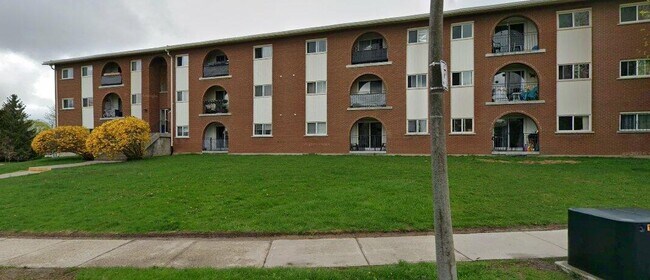 Photo - 627 Silverbirch Rd