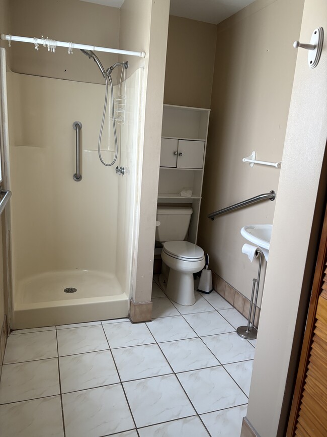Building Photo - 3569 SW 108th Ave Unit Efficiency Rental