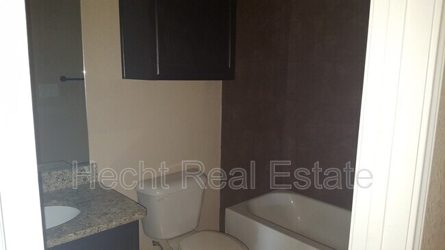 Photo - 1043 Carolyn Cove