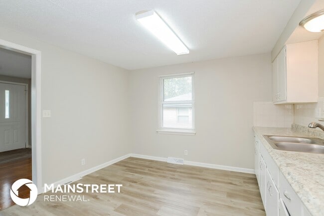 Photo - 6925 N Hickory St