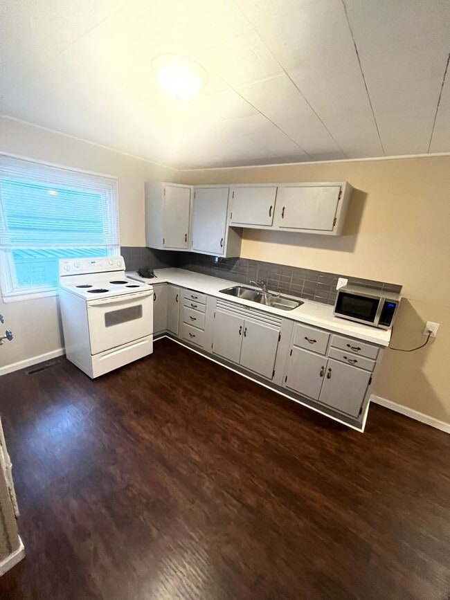 Photo - 614 E Streeter Ave Unit Apt 4