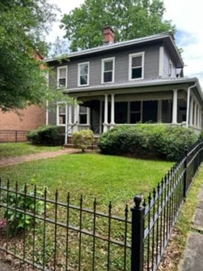 Beautiful 4 Bedroom 2 Bath House now Avail... - Beautiful 4 Bedroom 2 Bath House now Avail...
