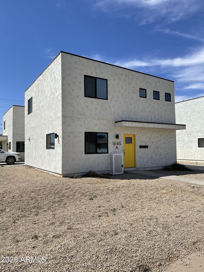 Photo - 1645 E Monroe St Townhome