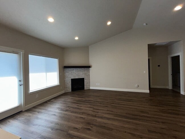Photo - 3 Bedroom / 2.5 Bathroom Single Level Home...