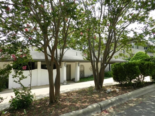 3713 Meredith St