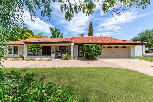 5 Bedroom 3 Bathroom Phoenix Home - 5 Bedroom 3 Bathroom Phoenix Home