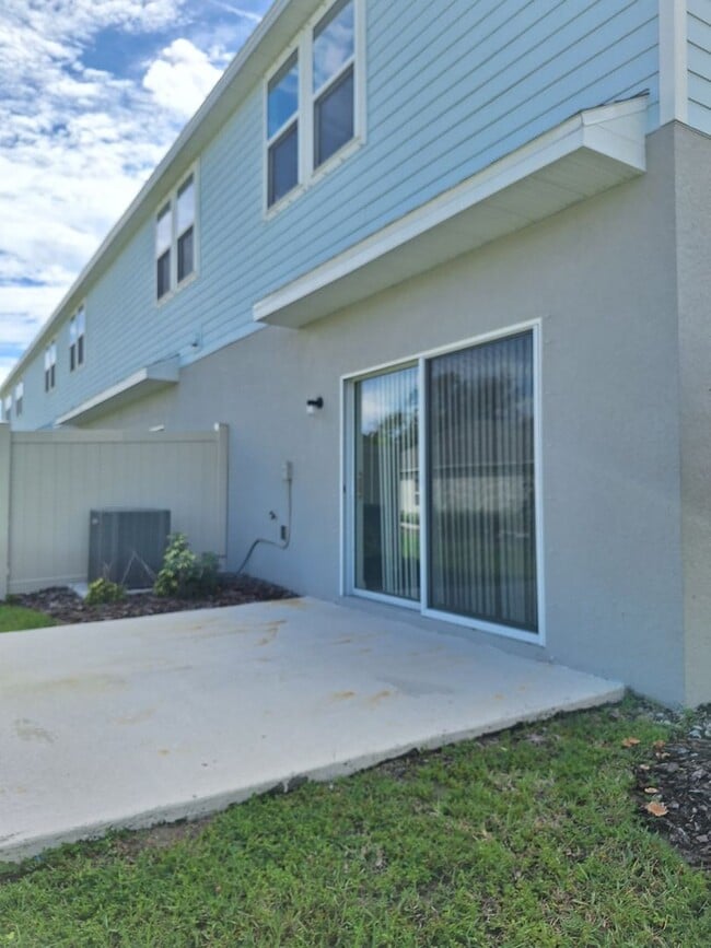 Photo - 211 Riverfront Wy