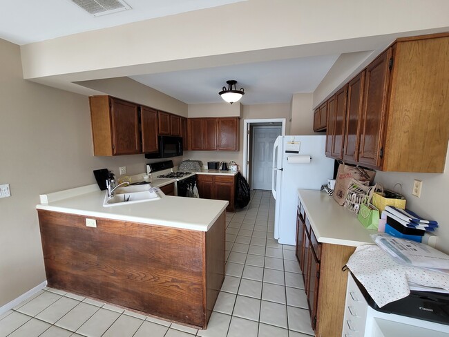 Photo - 615 Newbury Ln