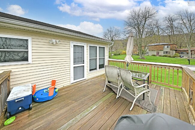 Photo - 220 Maple Ave