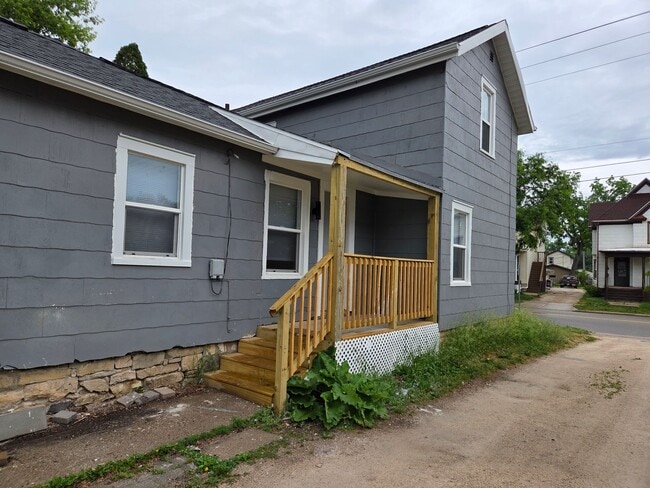 Photo - 220 4th St Unit 220 - East