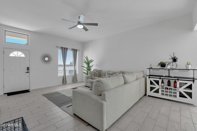 Photo - 805 P.º Tranquilo Pl