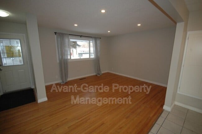 Photo - 16419-16105 105 Ave NW