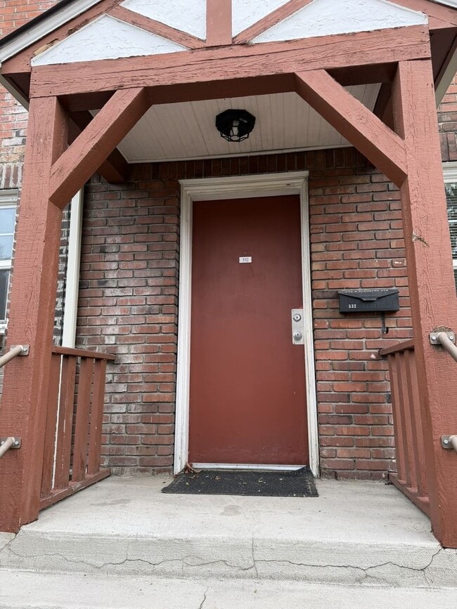 Building Photo - Studio Apartment - Located near Sky Lakes and Oregon Tech!