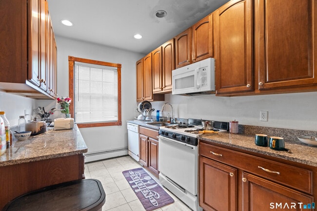 Building Photo - 623 Whitney Ave Unit #10