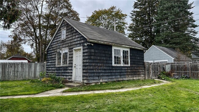 Photo - 106 Maple St