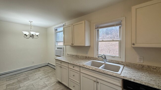 Photo - Quiet location, Dale City House