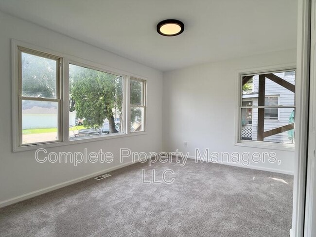 Photo - 247 E Fremont St