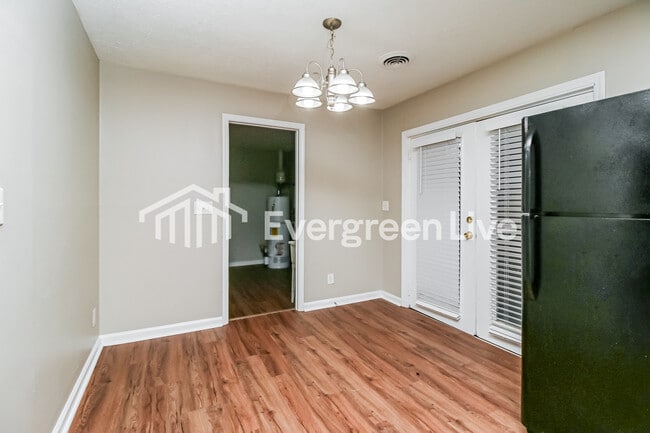 Photo - 4635 Richard Rd