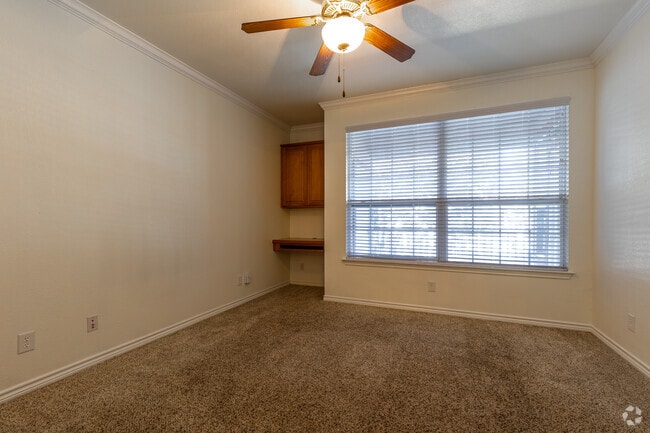 1BR, 1BA - 764SF